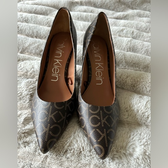 Calvin Klein as a brand, size 10, color brown - Picture 4 of 4